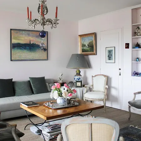 Comfortable Flat With View On The Eiffel Tower *